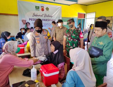 Polres Cianjur Bersama PCNU Gelar 1 Juta Vaksin Booster di Ciranjang