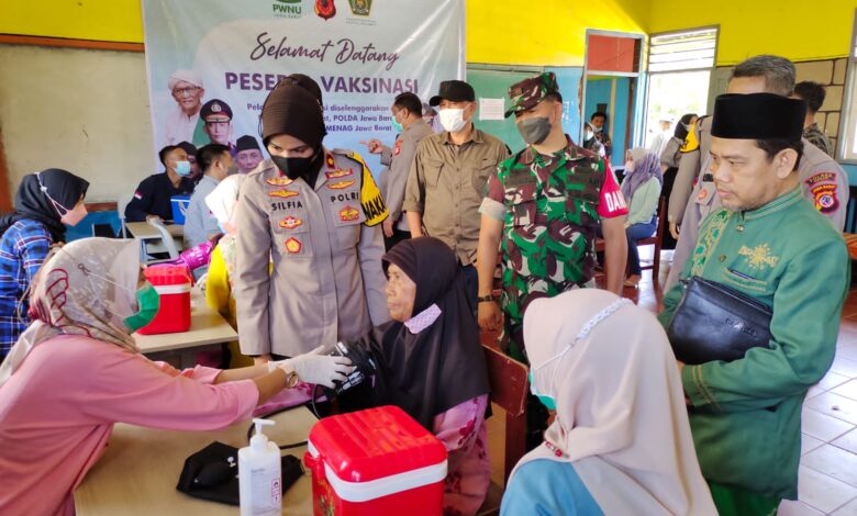Polres Cianjur Bersama PCNU Gelar 1 Juta Vaksin Booster di Ciranjang