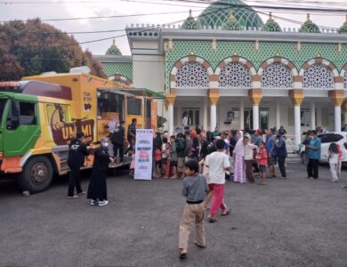 ACT Bagikan Ratusan Paket Berbuka Puasa dengan Humanity Foodtruck