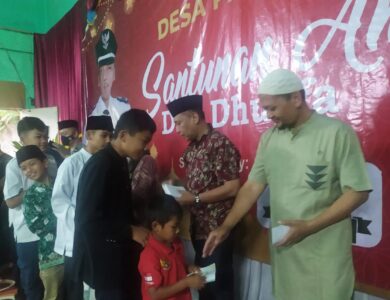 Pemdes Palasari Bersama Pengusaha Santuni 100 Anak Yatim dan Jompo
