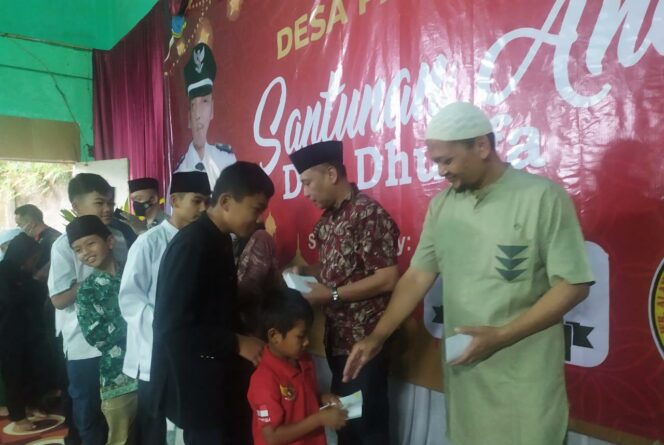 
 Pemdes Palasari Bersama Para Pengusaha, Santuni 100 Anak Yatim dan Jompo