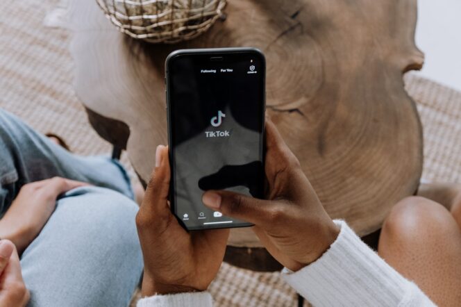 
 Ilustrasi aplikasi TikTok. (Foto oleh cottonbro dari Pexels)