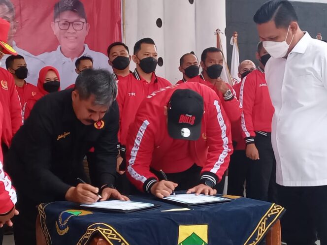 
					Muhammad Azis Saefudin dilantik menjadi Ketua Umum KONI Cianjur.(Foto: Afsal Muhammad/cianjurupdate.com)