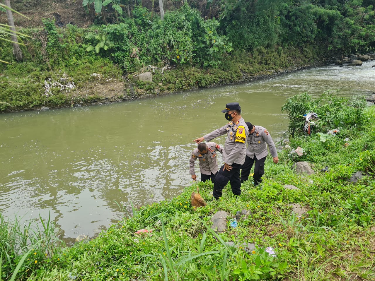 Seorang Pria Tewas Tenggelam di Sungai Cikundul saat Dorong Kayu