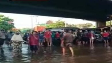 Akibat Tanggul Jebol, Pelabuhan di Tanjung Emas di Semarang Terendam Banjir