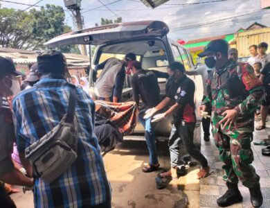 Sosok Mayat Pria Ditemukan Meninggal di Toilet Masjid Ciranjang