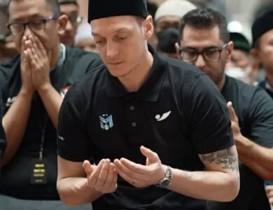 Mesut Ozil Disebut Ingin Jadi WNI