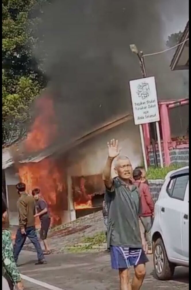 
 Warung dan Pom Mini di Naringgul Ludes Dilalap Api