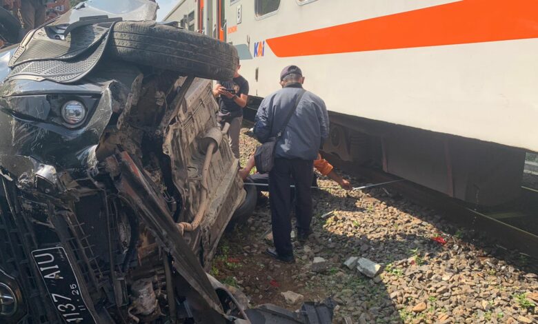 Begini Kronologis Kecelakaan Kereta Api Cianjur, Mobil Terpental 200 Meter