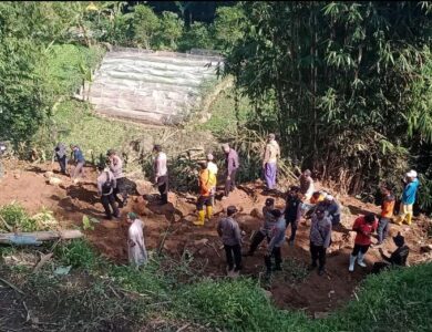 Satu Jasad Belum Belum Ditemukan Saat Longsor di Cipanas, Petugas Turun Lagi