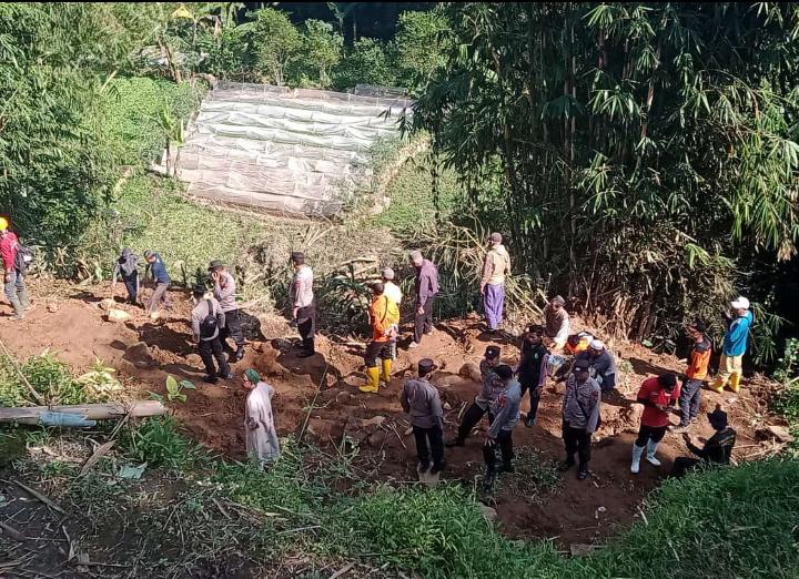 Satu Jasad Belum Belum Ditemukan Saat Longsor di Cipanas, Petugas Turun Lagi