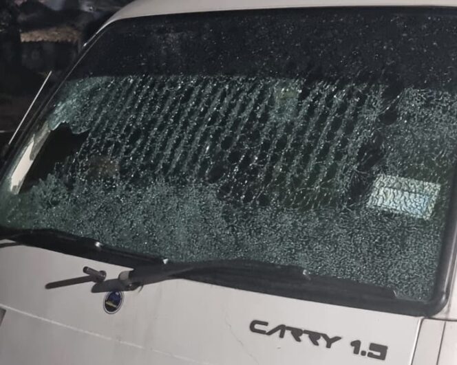 
 Dua Mobil Dilempari Batu di Jalan Lingkar Timur Cianjur, Seorang Luka.(Foto: Istimewa)