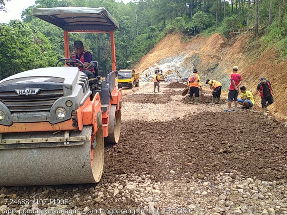 Pengerjaan Jalan Provinsi di Tanggeung Cianjur Capai 40 Persen