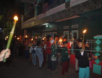 Semarak Pawai Obor Tahun Baru Islam Kampung Wargaluyu Nagrak Cianjur