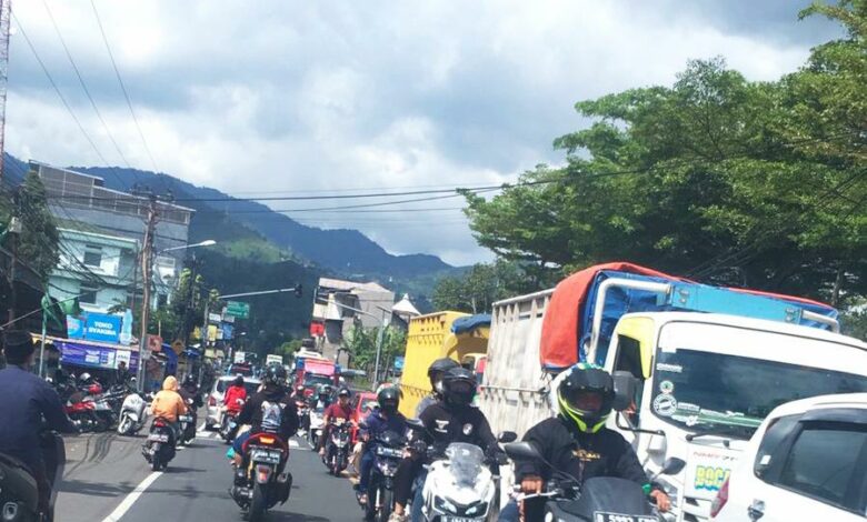 Malam Takbir Idul Adha, Jalur Cipanas Puncak Ramai Lancar