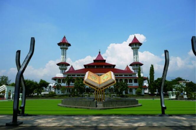 
 Masjid Agung dan Alun-Alun Cianjur.(Foto: Istimewa)
