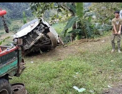 Diduga Sopir Mengantuk, Mobil Masuk Jurang 100 Meter di Naringgul Cianjur