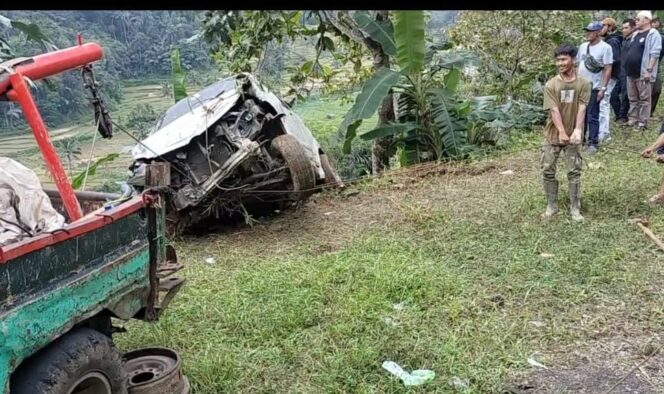 
 Diduga Mengantuk, Mobil Masuk Jurang 100 Meter di Naringgul Cianjur
