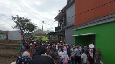 Pemilik Tanah Blokir Jalan Perumahan, Warga Pacet Cianjur Gelar Aksi Besar-Besaran