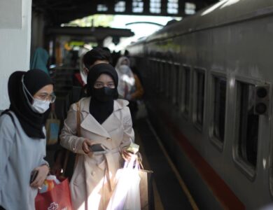 Naik Kereta Api Jarak Jauh Wajib Vaksinasi Booster dan Negatif Covid-19