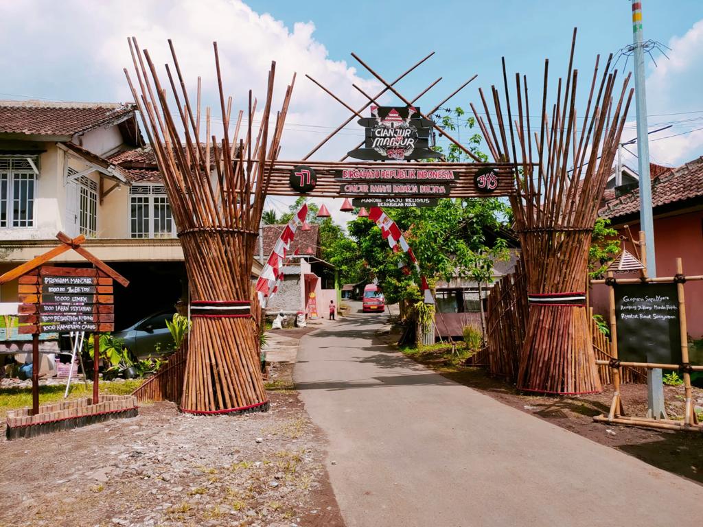 Gapura Karya Warga Desa Nagrak Raih Juara 2 Tingkat Kabupaten Cianjur