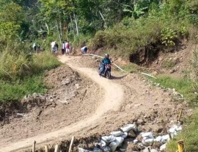 Jalan Desa Rawabelut Sukaresmi Rusak, Bupati Cianjur Janji Perbaiki
