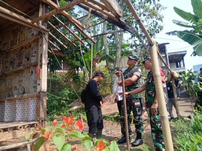 
 TMMD ke-114, TNI Bangun Jalan Akses Warga ke Sekolah di Cibeber Cianjur.(Foto: Istimewa)