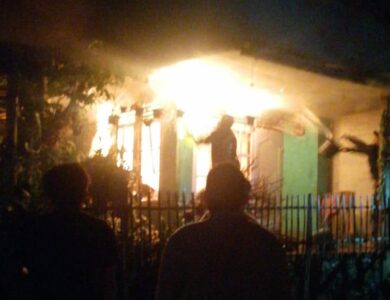 Ditinggal Pemilik, Rumah di Cugenang Cianjur Kebakaran