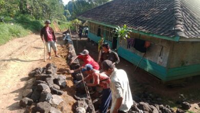 Pembuatan TPT di Cibeber Cianjur, TNI dan Warga Aktif Bahu Membahu