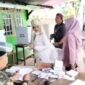Masih Pakai Baju Pengantin, Wanita Ini Ikut Pencoblosan Pilkades Haurwangi Cianjur