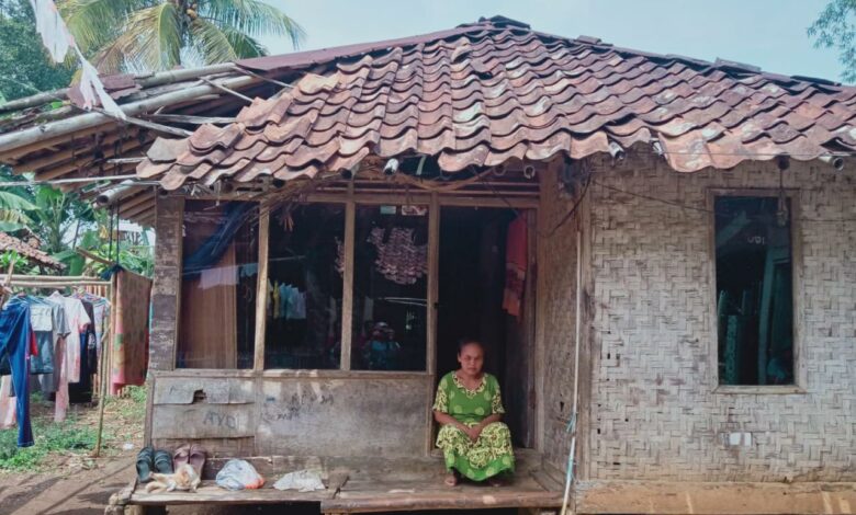Prihatin! Pasutri Tunanetra di Cianjur Tinggal di Rumah Tak Layak Huni