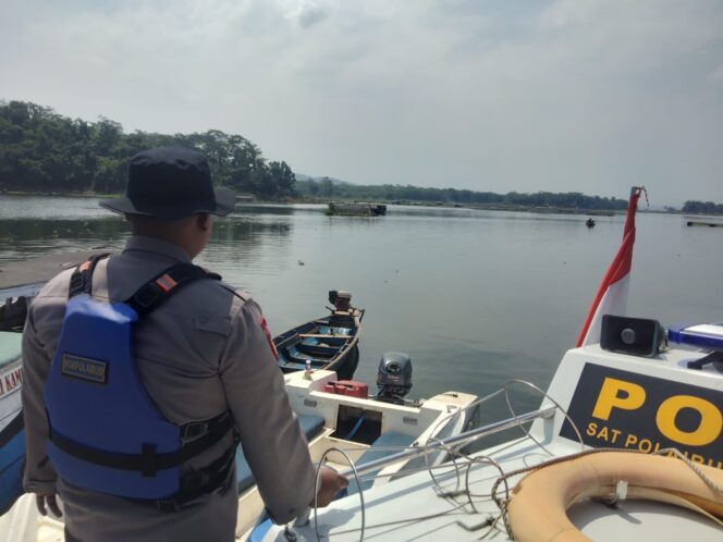
 Diduga Terpeleset di Perahu, Seorang Pria Tenggelam di Waduk Cirata