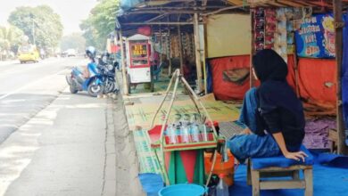 Jualan di Trotoar Lagi, Pedagang Cincau Haurwangi Cianjur Merugi Usai Relokasi