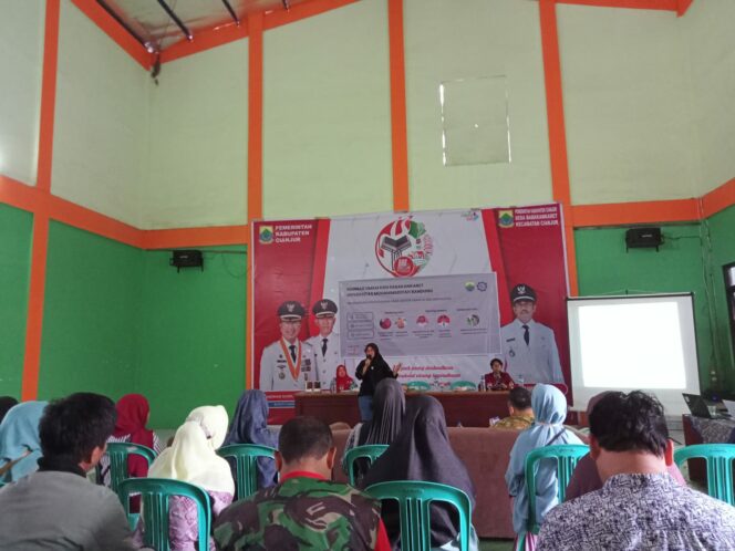 
 KKN UM Bandung Gelar Seminar UMKM di Desa Babakankaret Cianjur.(Foto: Afsal Muhammad/cianjurupdate.com)