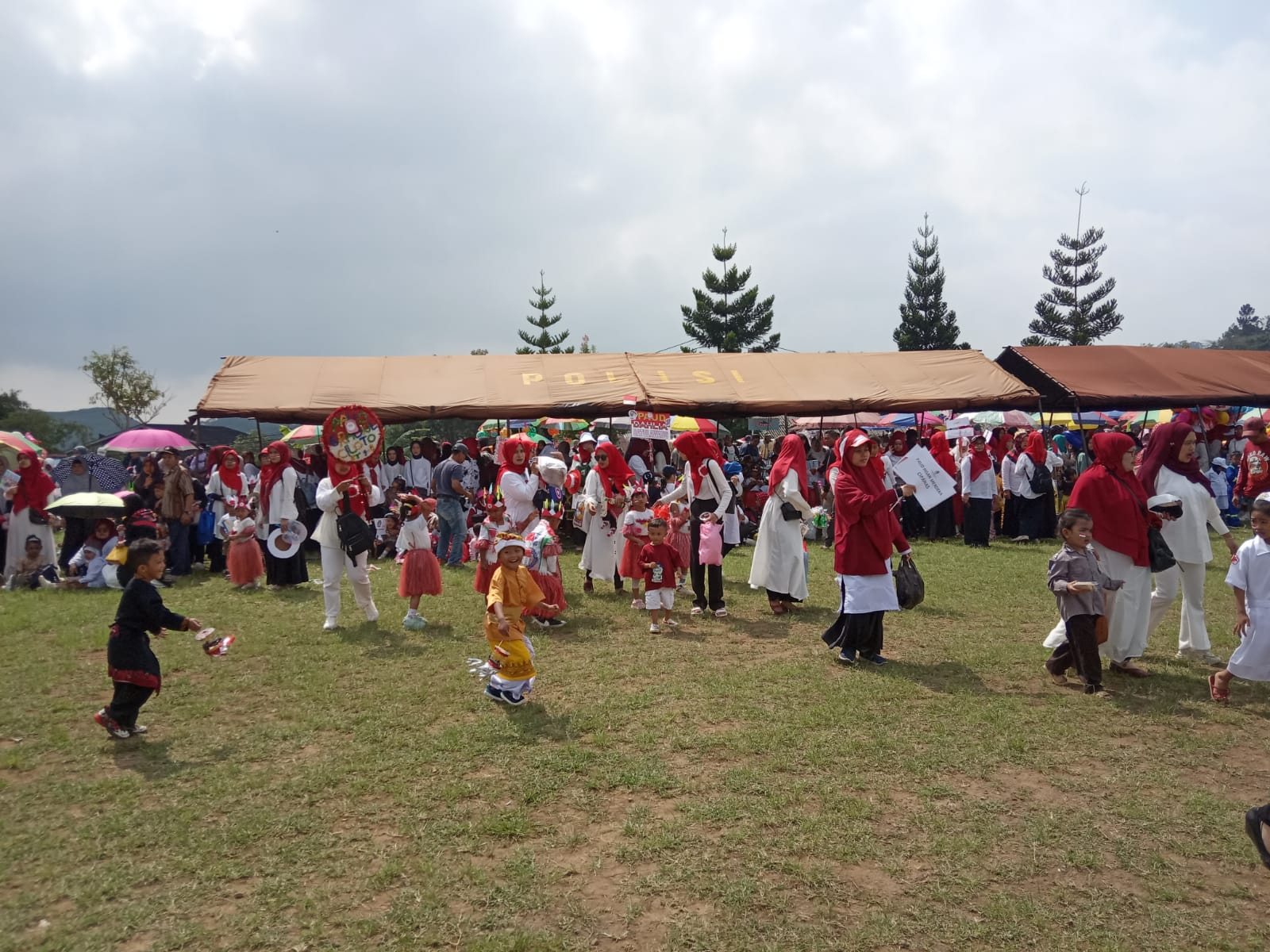 Rayakan HUT RI ke-77 dan Hari Anak Nasional, PAUD Se-Kecamatan Cipanas Gelar Karnaval