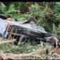 Truk Mi Instan Terjun ke Jurang 20 Meter di Naringgul Cianjur