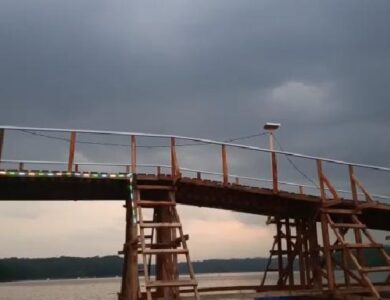 Pembangunan Jembatan Apung Hampir Selesai, Tapi Izin Belum Punya