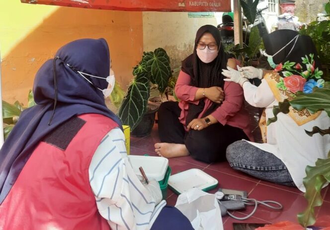 
 3000 Dosis Diberikan Saat BIN RI Gelar Gebyar Vaksin di Kecamatan Cilaku.(Foto: Istimewa)