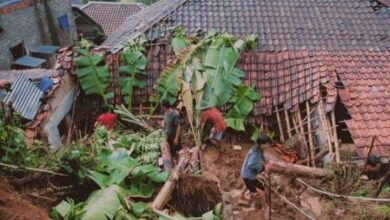 Banjir dan Longsor Terjang Campaka Cianjur, Satu Rumah Hampir Roboh