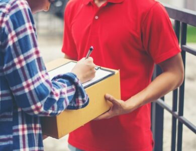 Ilustrasi pengiriman paket memakai kode pos