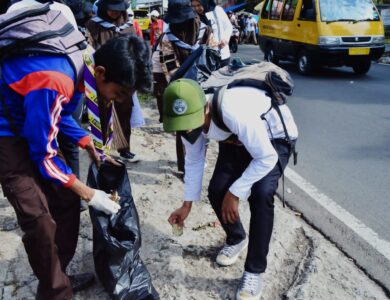 Cianjur Utara Gelar Gerakan World Clean Up Day, Masyarakat dan Pemerintah Gotong Royong