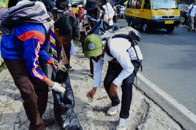 
 Cianjur Utara Gelar Gerakan World Clean Up Day, Masyarakat dan Pemerintah Gotong Royong.(Foto: Istimewa)