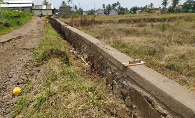 Pembangunan TPT di Desa Sukamaju Cianjur Tak Sesuai Perjanjian