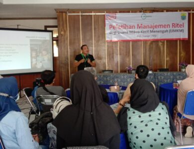 puluhan pedagang eceran di Cianjur ikuti pelatihan manajemen ritel oleh PT Sumber Alfaria Trijaya TBK