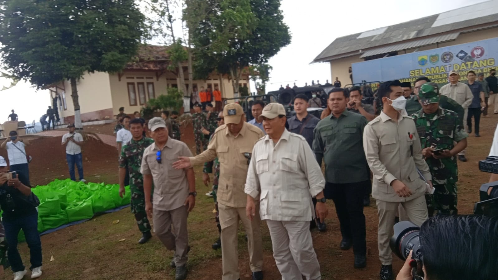 Prabowo Meninjau Kebun Percontohan Terpadu Ketahanan Pangan di Cianjur