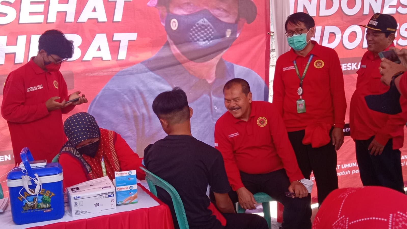 Kabinda Jabar Tinjau Vaksinasi Massal BIN RI di Pelosok Cianjur