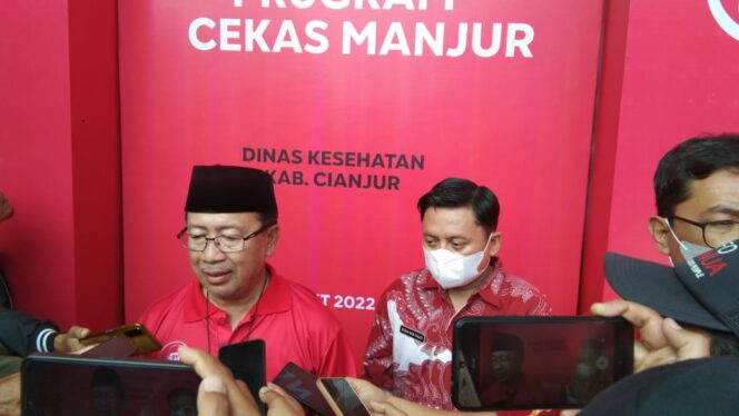 
 Bupati Cianjur H Herman Suherman dan Kepala Dinas Kesehatan Cianjur dr Irvan Nur Fauzy saat meluncurkan program Cekas Manjur.(Foto: Istimewa)