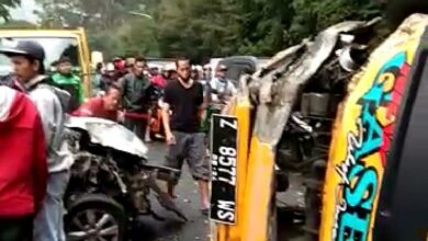 Kecelakaan, Truk dan Grand Livina Tabrakan di Jalan Raya Puncak Ciloto Cipanas 