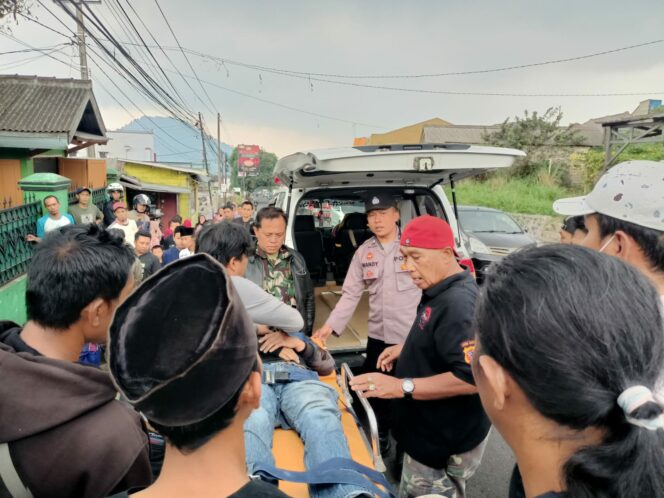 
 Mobil Tabrak Motor di Pacet, Pengendara Motor Tewas di TKP.(Foto: Istimewa)