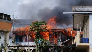 Diduga Korsleting Listrik, 16 Rumah di Cipanas Terbakar 